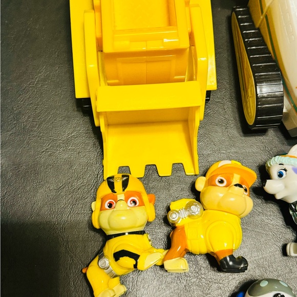 Huge Paw Patrol Toy Lot Figures And Vehicles 53 Pieces Total - Picture 11 of 13